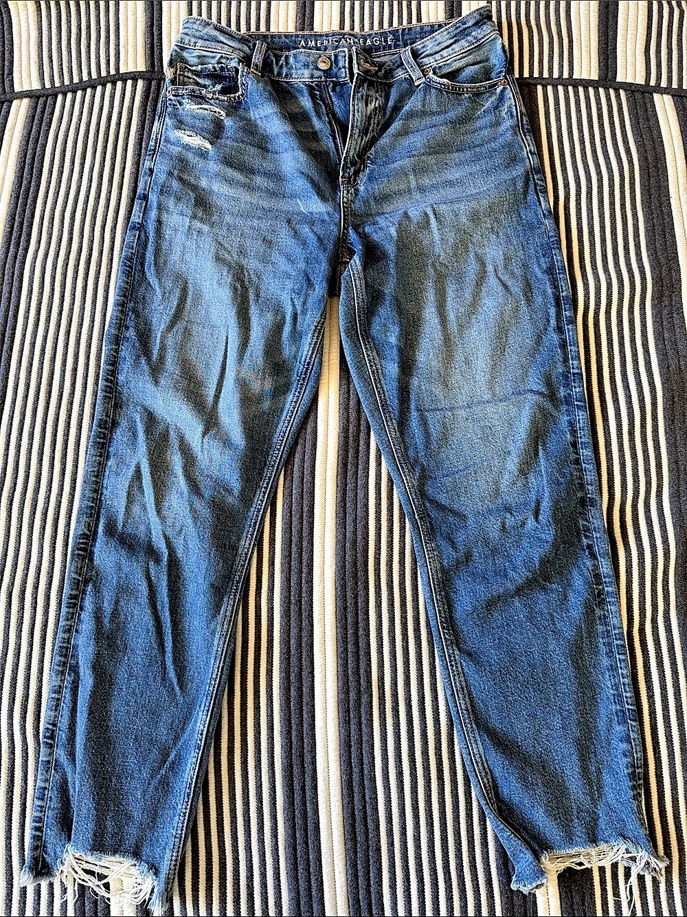 American Eagle AE Ripped Mom Jean Straight Leg Blue Jeans